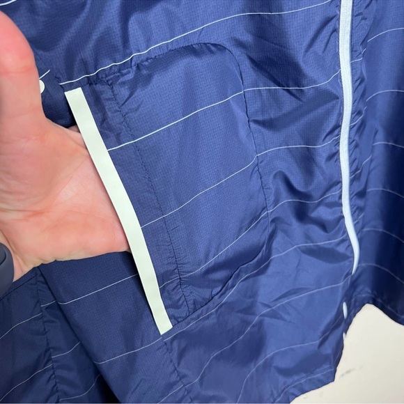 New Balance Navy Windbreaker Large - Picture 4 of 4